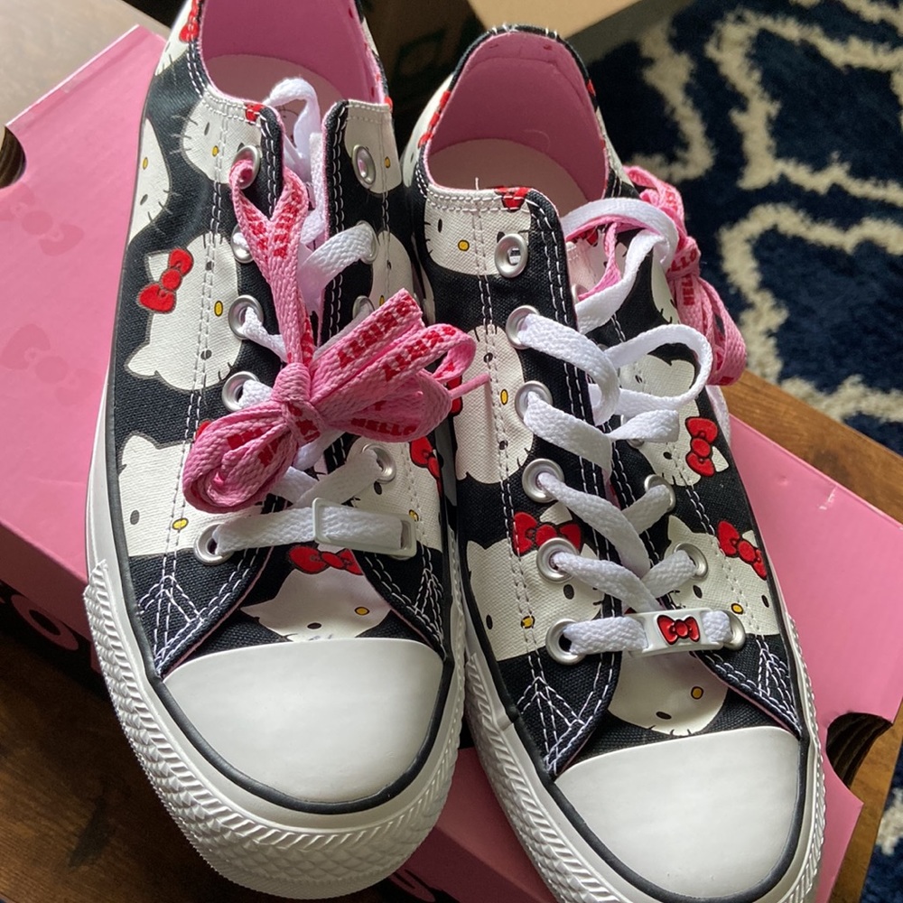 Hello Kitty Converse
